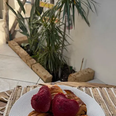 Evasion Jardin, Parking Privé Gratuit, Climatisé, Wi-fi, à 5mn Plage, Confort Sète