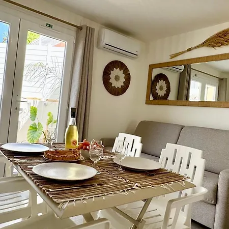 Apartment Evasion Jardin, Parking Prive Gratuit, Climatise, Wi-fi, A 5mn Plage, Confort