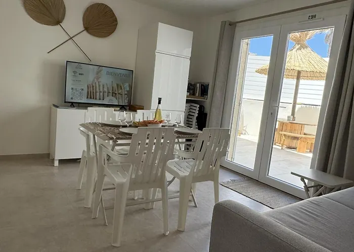 Evasion Jardin, Parking Privé Gratuit, Climatisé, Wi-fi, à 5mn Plage, Confort Appartamento Sète