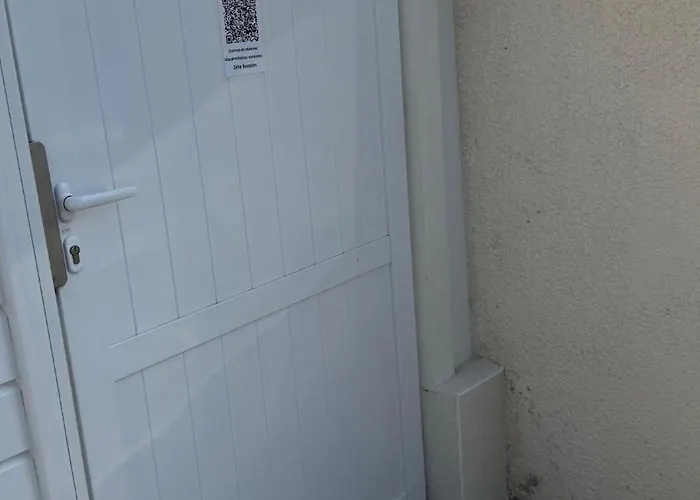 Evasion Jardin, Parking Privé Gratuit, Climatisé, Wi-fi, à 5mn Plage, Confort * Sète