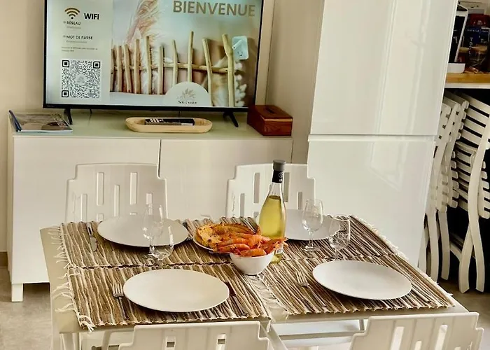 Evasion Jardin, Parking Privé Gratuit, Climatisé, Wi-fi, à 5mn Plage, Confort Appartamento